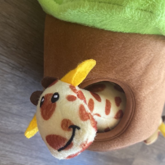 Zippy Paws Zippy Burrow Giraffe Lodge Dog Toy NWOT - Picture 4 of 4